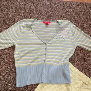 A Line large V-neck bead/Embroidered detailed top